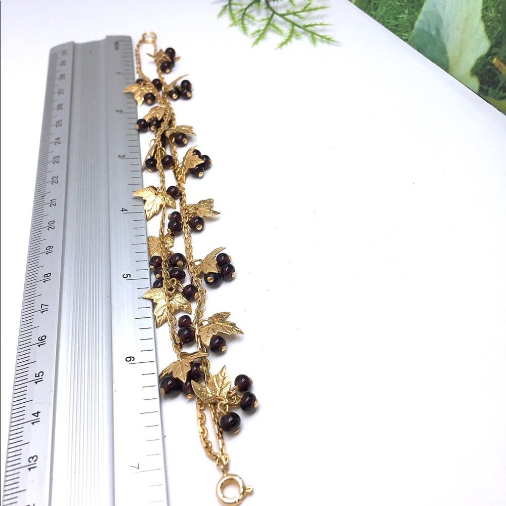 Vintage Art Deco red Glass beads Grape Leaves Bracelet - Picture 3 of 4